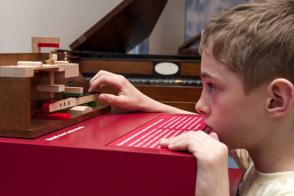 Models and experimental exhibits for making sounds