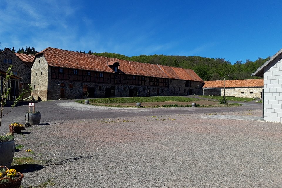 Blick in den Wirtschaftshof noch vor Baubeginn