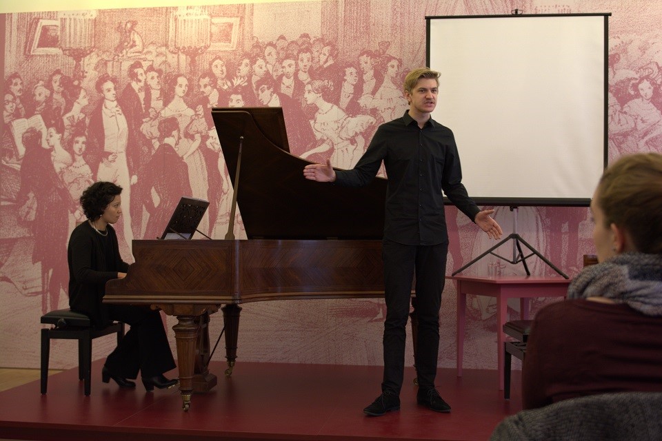 Max-Walter Weise und Sanae Zanane im „Salon“ der Musikausstellung Max-Walter Weise und Sanae Zanane