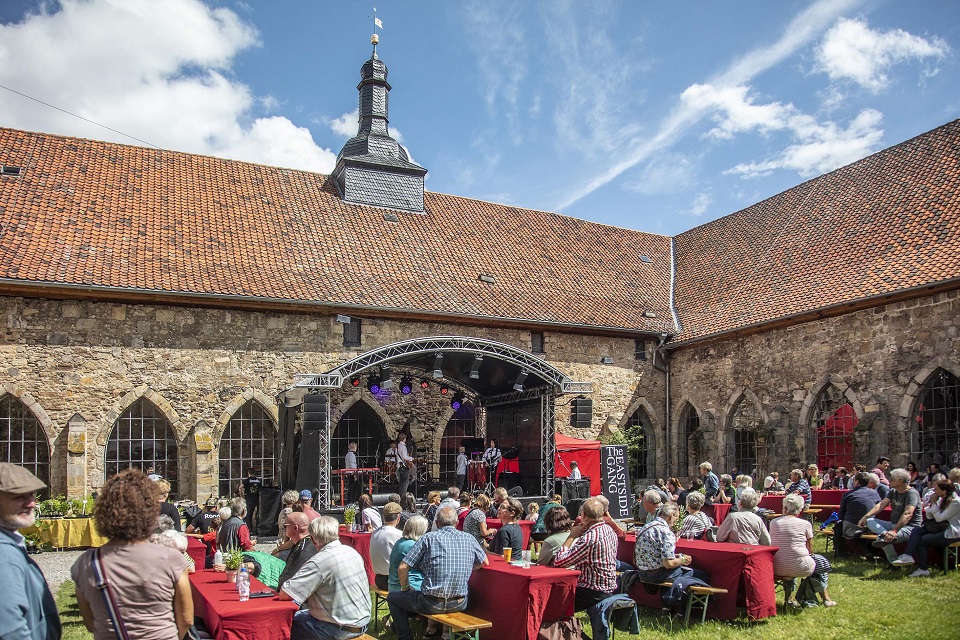 Kreuzhof mit Bühne Kreuzhof mit Bühne